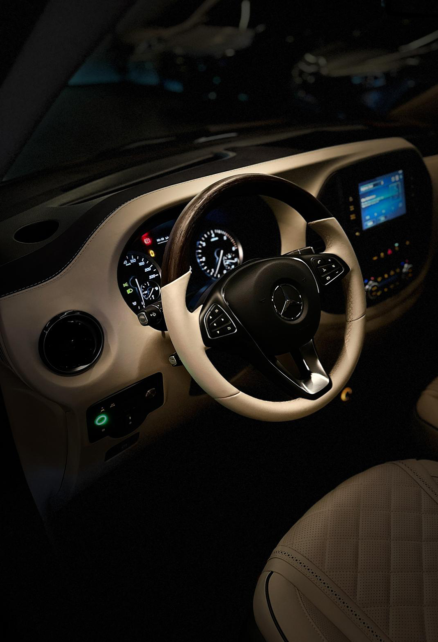 Cockpit des CanQa-VIP-Fahrzeugs – Chauffeur buchen in Bochum